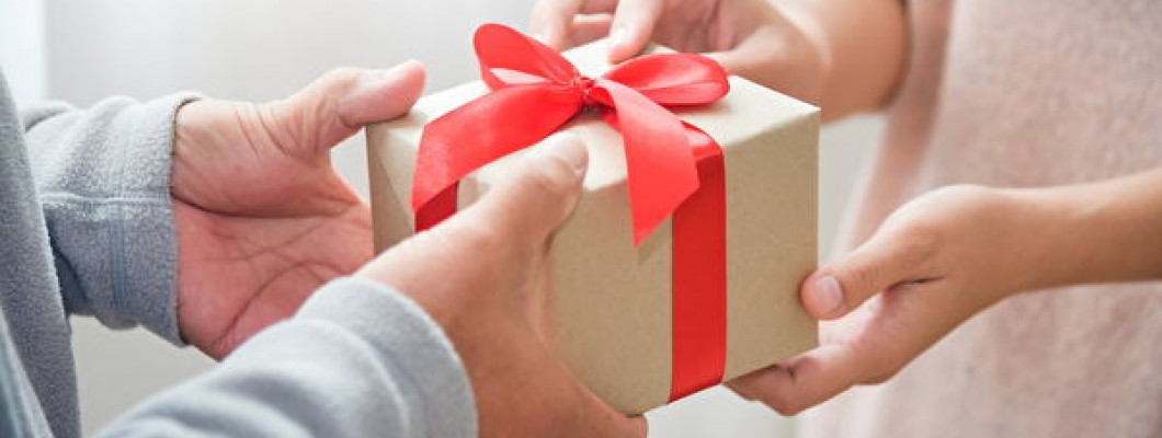 Cánh mày râu nên tặng gì cho phái nữ ngày 20/10 Cánh mày râu nên tặng gì cho phái nữ ngày 20/10