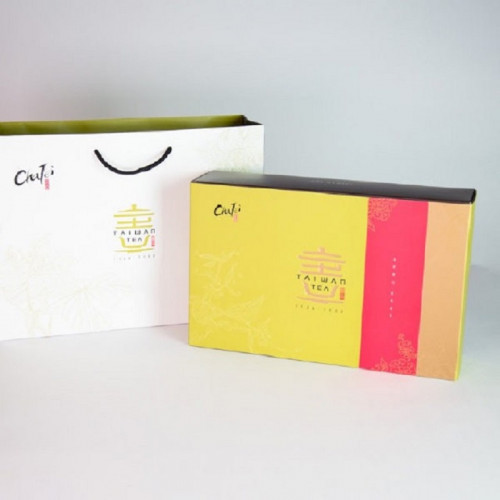 Hộp quà tặng trà - Hộp Quà Vẽ Trà (Combo 2 lon Trà Ôlong Sijichun và Trà Ôlong Kim Tuyên, 1 lon kẹo Trà Văn Sơn Bao Chủng) - ChaTei Hộp quà tặng trà - Hộp Quà Vẽ Trà (Combo 2 lon Trà Ôlong Sijichun và Trà Ôlong Kim Tuyên, 1 lon kẹo Trà Văn Sơn Bao Chủng) - ChaTei