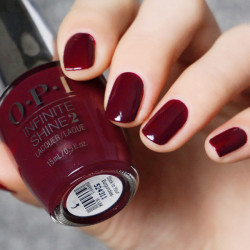 Sơn gel OPI (ISL54): Hương thơm rượu vang đỏ Bourgogne (màu đỏ rượu vang)
