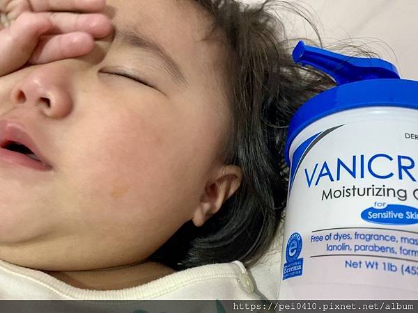 A user interacting with a mobile device displaying a casino game interface